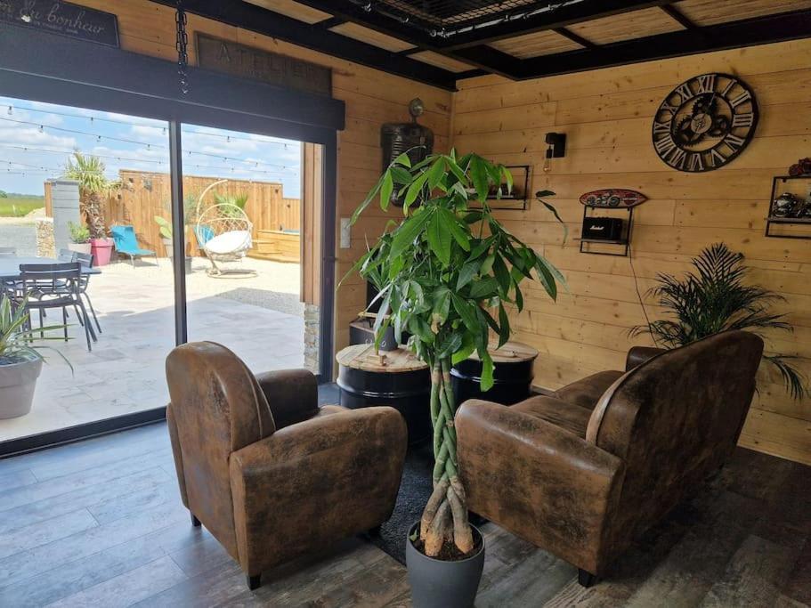 Chalet Industriel Avec Filet Et Spa Sorigny Exteriör bild
