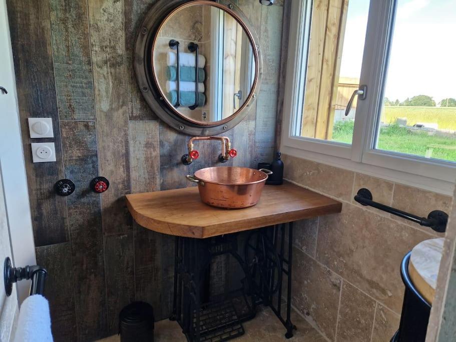 Chalet Industriel Avec Filet Et Spa Sorigny Exteriör bild