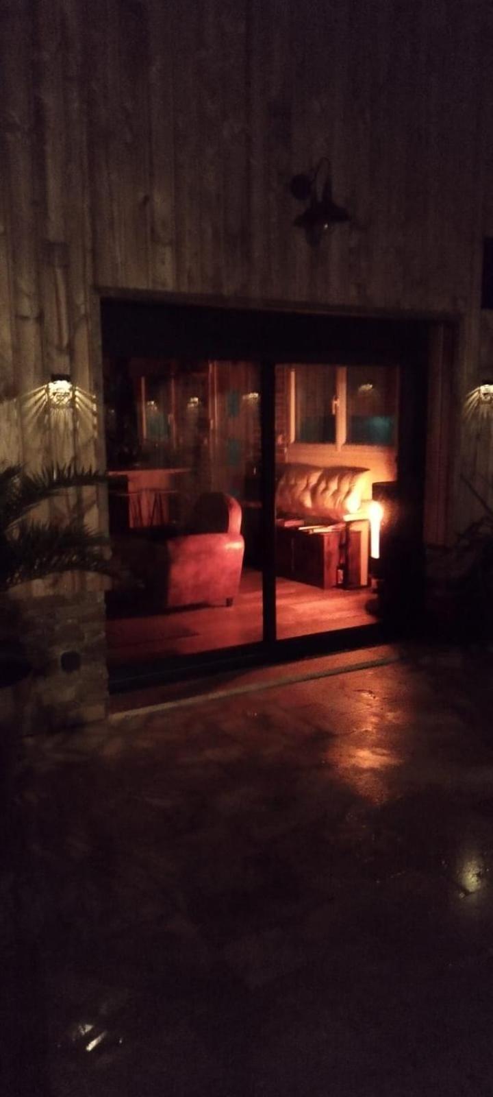 Chalet Industriel Avec Filet Et Spa Sorigny Exteriör bild