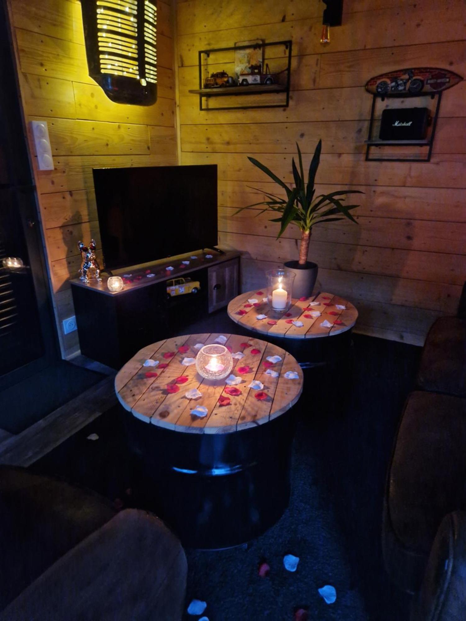 Chalet Industriel Avec Filet Et Spa Sorigny Exteriör bild